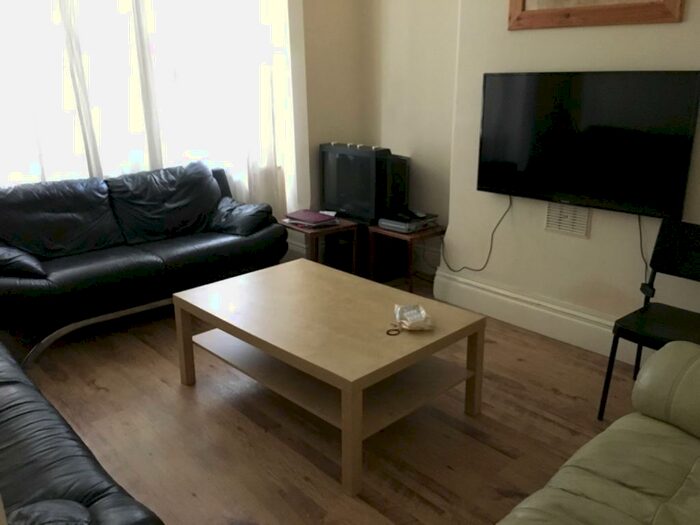 5 Bedroom Flat To Rent In Bowers Avenue, Nottingham, Nottinghamshire, NG3