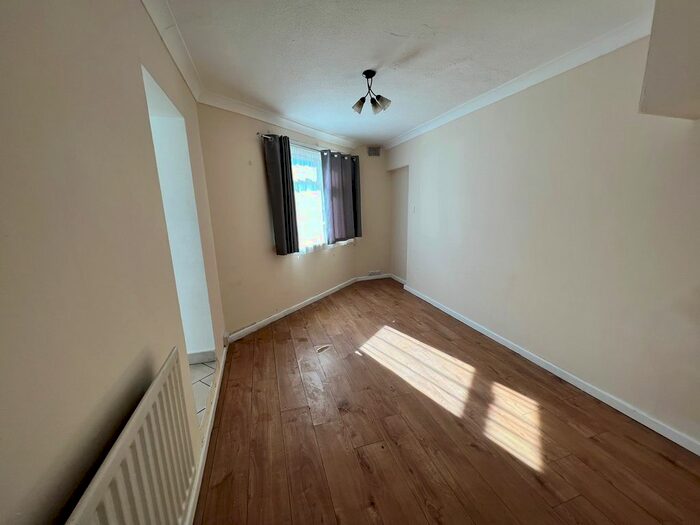 1 Bedroom Maisonette To Rent In Springhead Road, Northfleet, Gravesend, DA11