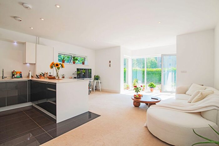 2 Bedroom Flat To Rent In Blagrove Road, Teddington, TW11