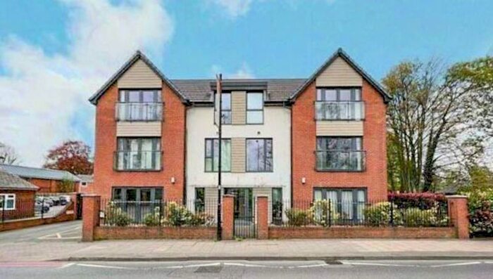 2 Bedroom Flat To Rent In Stratford Road, Shirley, Solihull, West Midlands, B90