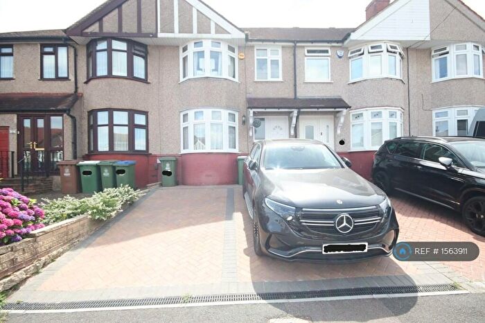 3 Bedroom Terraced House To Rent In Holmsdale Grove, Bexleyheath, DA7