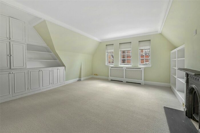 3 Bedroom Flat To Rent In Cadogan Square, London, SW1X