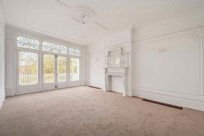 4 Bedroom Semi-Detached House To Rent In Holden Road, Woodside Park, London, N12