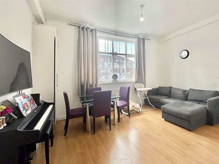 2 Bedroom Flat To Rent In Higham Place, London, E17