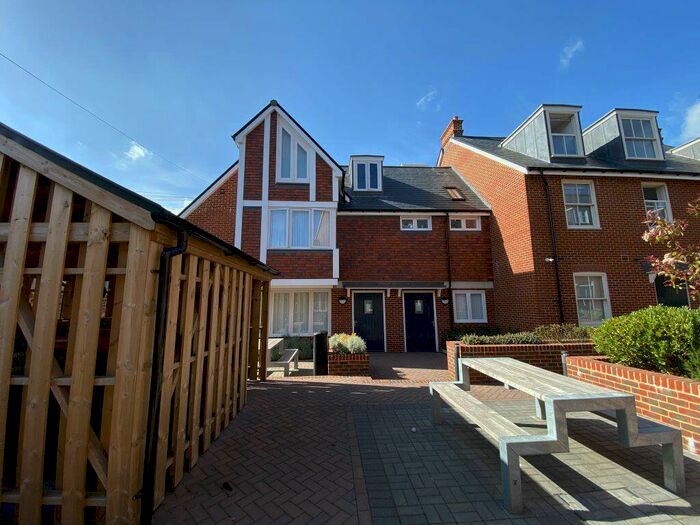 Studio To Rent In Queningate Mews -, CT1