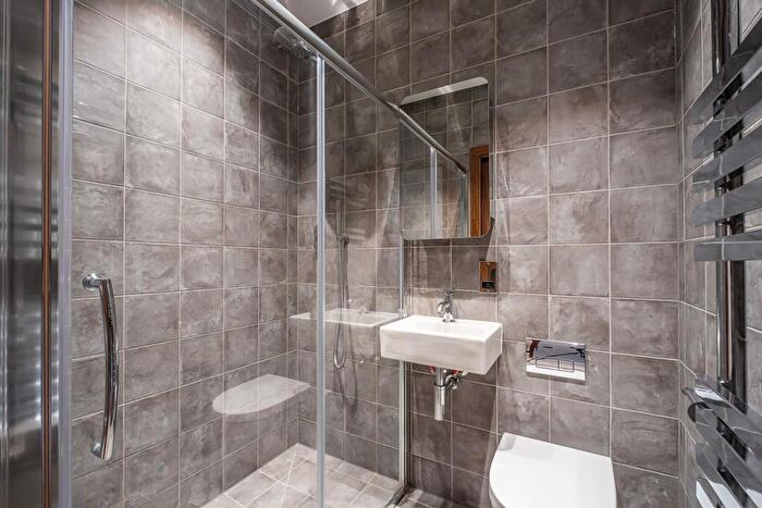 2 Bedroom Apartment To Rent In Balham High Road, SW12