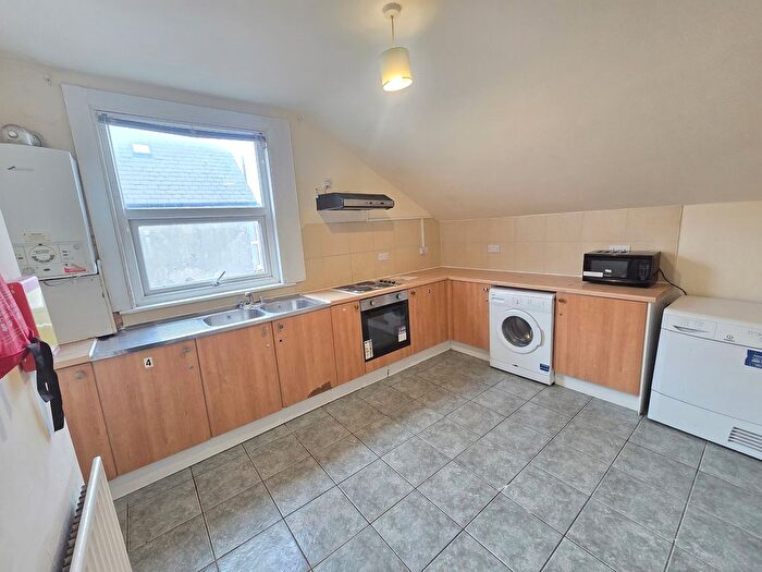 3 Bedroom Flat To Rent In Whitehorse Road, Croydon, CR0