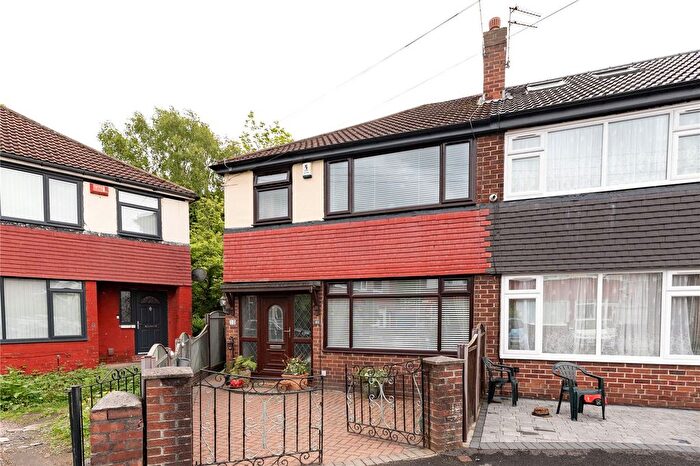 3 Bedroom Semi Detached House For Sale In Foxwood Grove, Leeds, LS8
