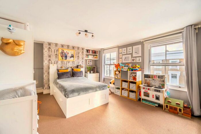 2 Bedroom Flat To Rent In Fernlea Road, Balham, London, SW12