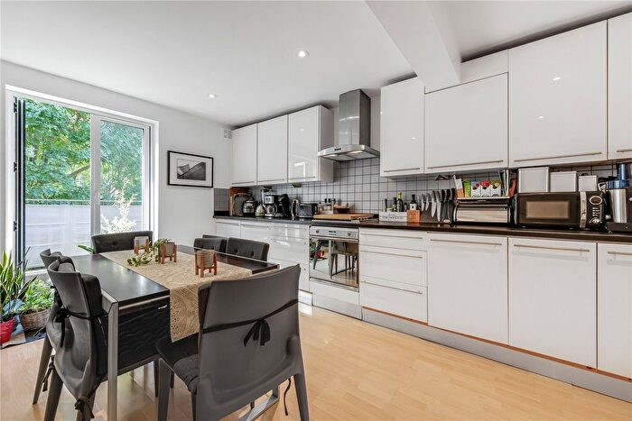 3 Bedroom Flat To Rent In Wandsworth Bridge Road, London, SW6