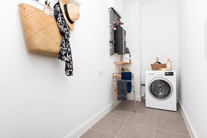 2 Bedroom Retirement Property To Rent In Queens Road, Weybridge, Surrey, KT13