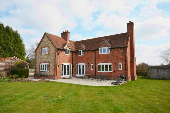 3 Bedroom Detached House To Rent In Bellingdon, HP5