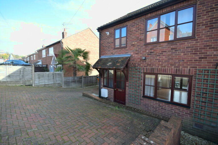 3 Bedroom Semi-Detached House To Rent In Sunnyside, Stansted Mountfitchet, CM24