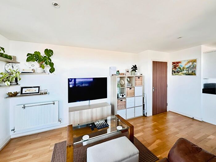 1 Bedroom Flat For Sale In Ealing Road, Brentford, TW8