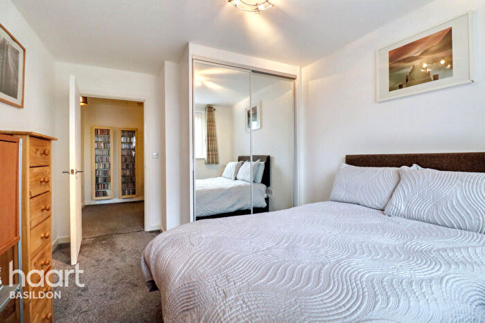 1 Bedroom Apartment For Sale In Southernhay Close, Basildon, SS14