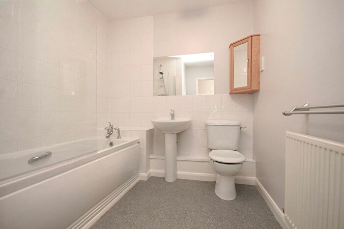 2 Bedroom Flat To Rent In Wade Court, Cheltenham, Glos, GL51