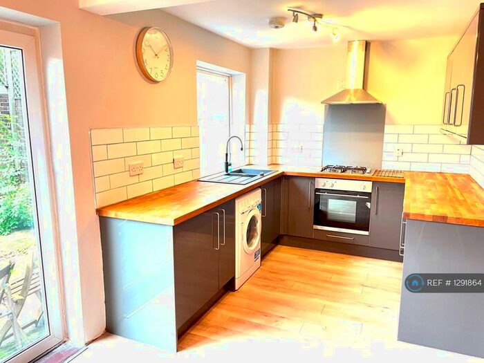 3 Bedroom Semi-Detached House To Rent In Laing Road, Colchester, CO4