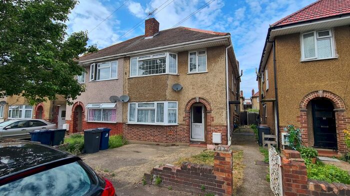 2 Bedroom Flat To Rent In Scotts Road, Southall, UB2