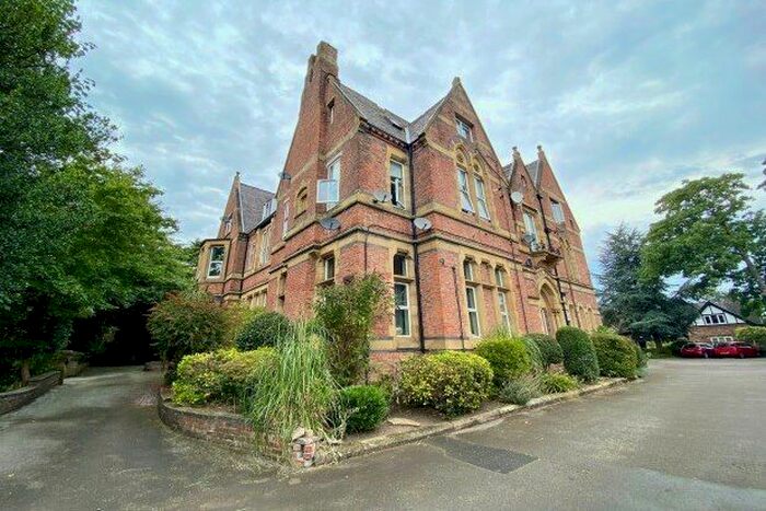 2 Bedroom Flat To Rent In The Avenue, Sale, M33