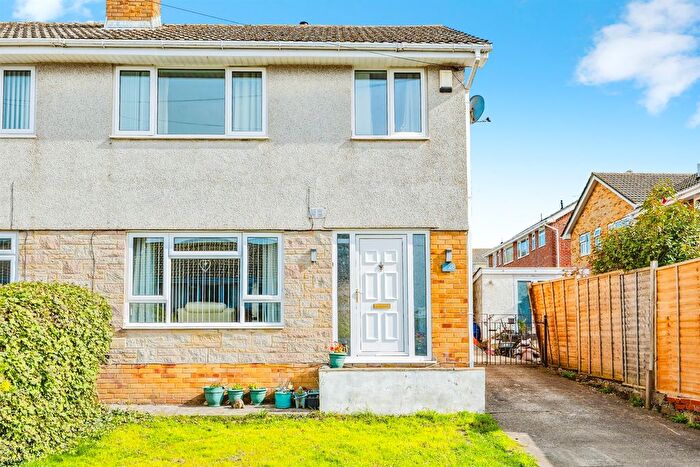 3 Bedroom Semi-detached House For Sale In Glen Mavis Way, Barry, CF62