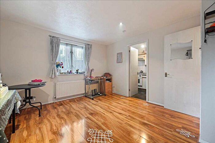 1 Bedroom Apartment To Rent In Burn Close, Addlestone, KT15