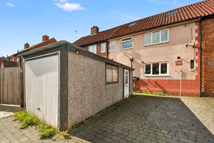 3 Bedroom Terraced House For Sale In Cedar Close, Ripon, HG4