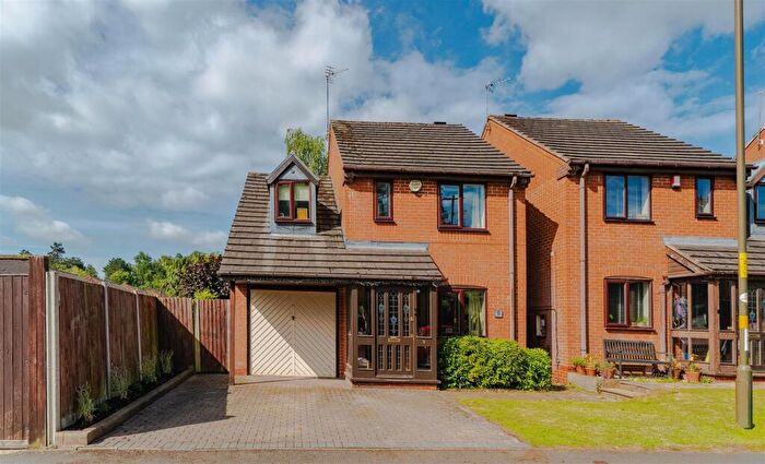 3 Bedroom Detached House For Sale In Greenwood Close, Kings Heath, Birmingham, B14