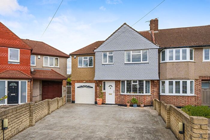 5 Bedroom Semi Detached House For Sale In Kenilworth Crescent, Enfield, EN1