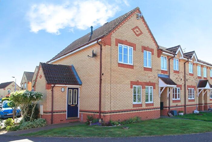 3 Bedroom End Of Terrace House For Sale In Redwing Close, Stanground, Peterborough, PE2