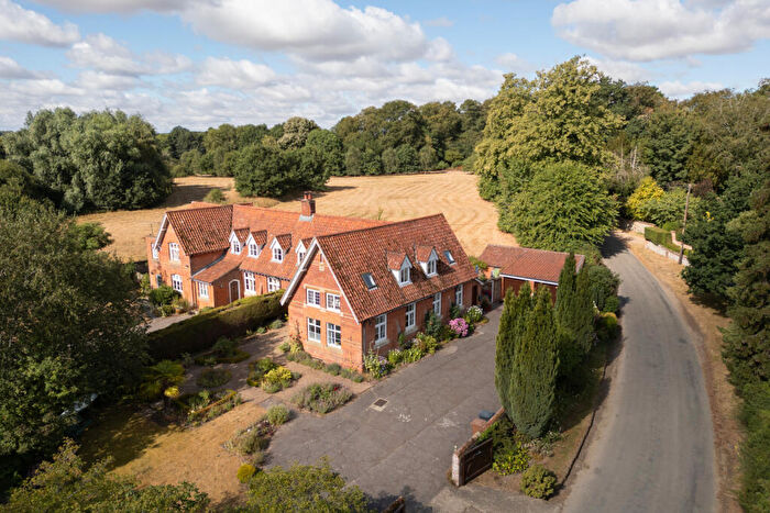 4 Bedroom Semi-Detached House For Sale In Stody Road, Brinton, Norfolk, NR24