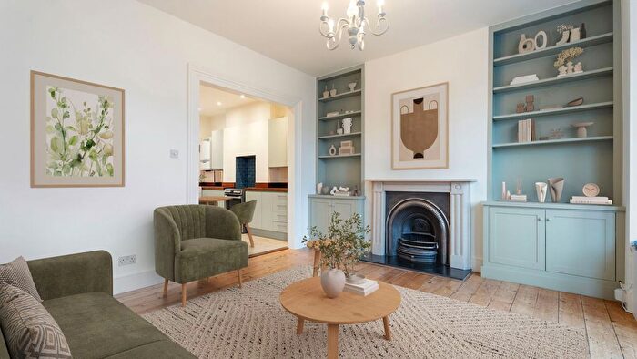 3 Bedroom Flat For Sale In Stanlake Road, London, W12