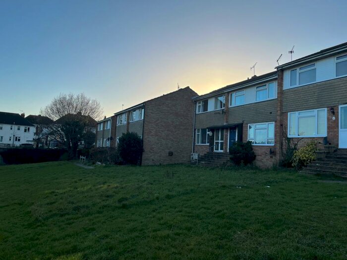 3 Bedroom House To Rent In Sandcroft Avenue, Ryde, PO33