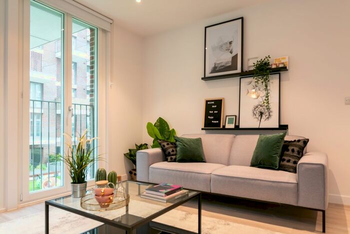 1 Bedroom Flat To Rent In Powerhouse Lane, Hayes, Middlesex, London, UB3