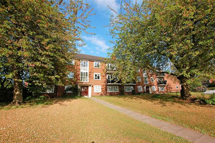 2 Bedroom Flat To Rent In Cornwall Road, Wollaston, West Midlands, DY8