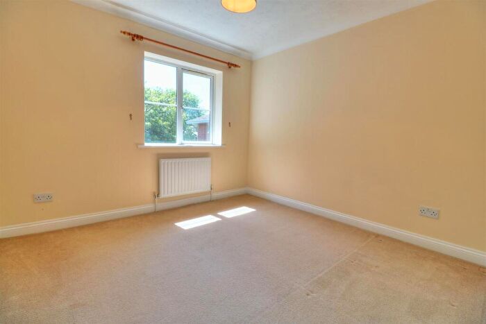 2 Bedroom Flat To Rent In Archers Road, Banister Park, Southampton, SO15