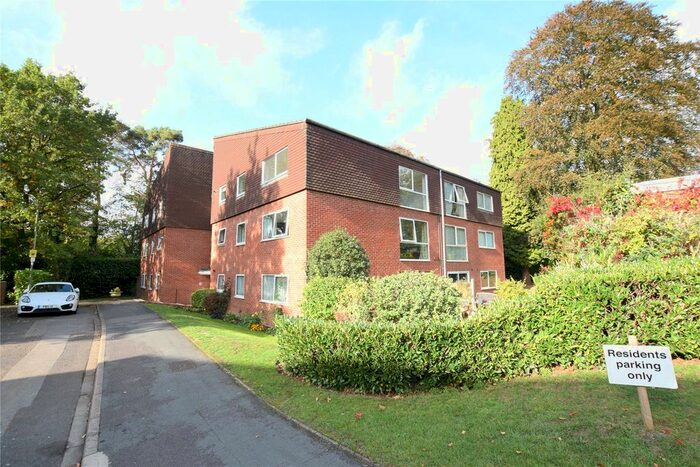 2 Bedroom Flat To Rent In Court Gardens, Camberley, GU15