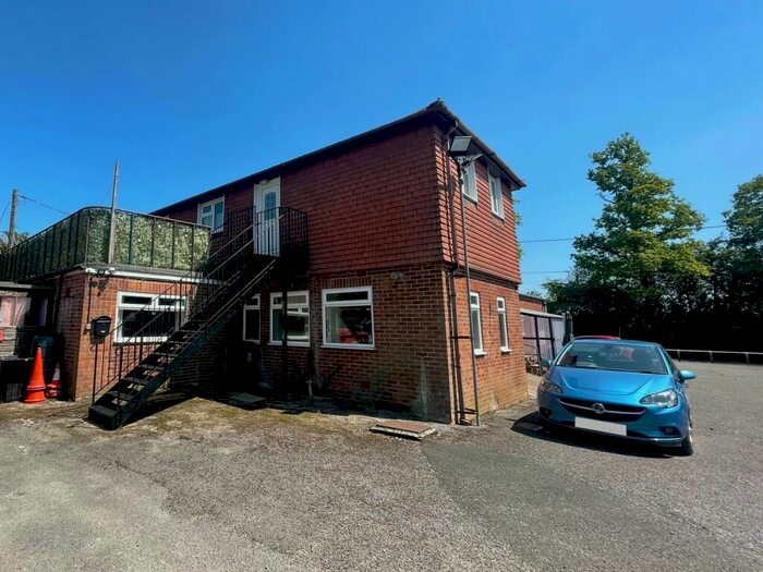 2 Bedroom Flat To Rent In Hatchett Hill, Upper Chute, SP11