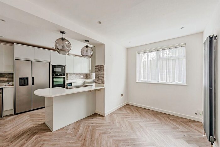 4 Bedroom Semi-detached House For Sale In Woodlands Road, Redhill, RH1