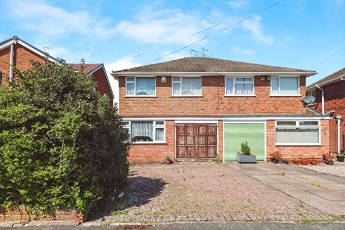 3 Bedroom Semi Detached House For Sale In Gibbs Hill Road, Birmingham, West Midlands, B31