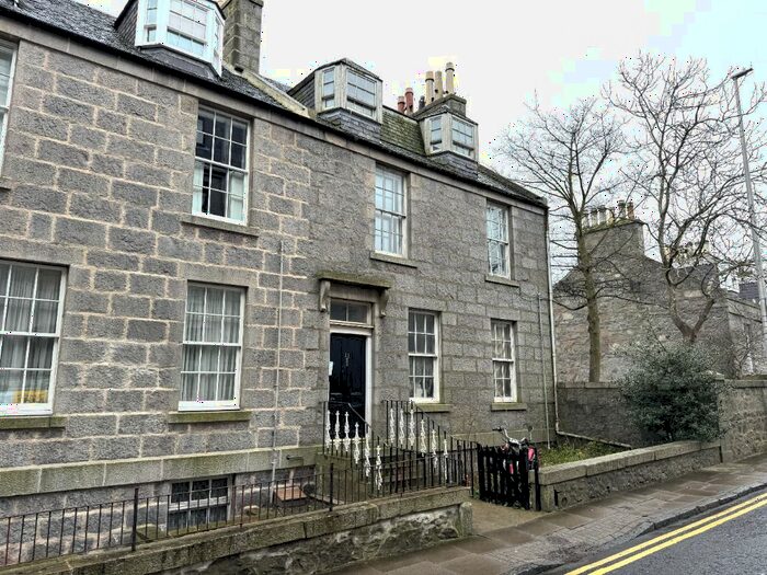 2 Bedroom Flat To Rent In Dee Place, City Centre, Aberdeen, AB11