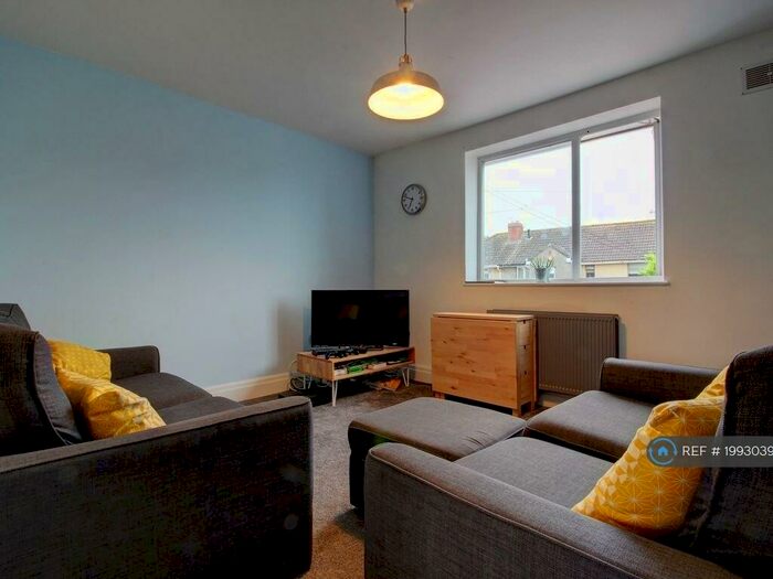 2 Bedroom Flat To Rent In Horsecastle Farm Road, Yatton, Bristol, BS49