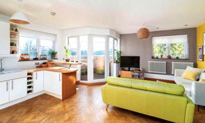 2 Bedroom Apartment To Rent In Jowett Street, London, SE15