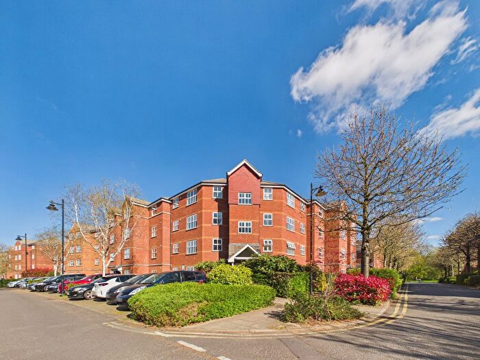 3 Bedroom Flat To Rent In Massingberd Way, Tooting Bec, SW17