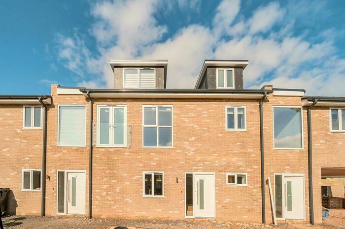 1 Bedroom Apartment To Rent In Carterton, Oxfordshire, OX18