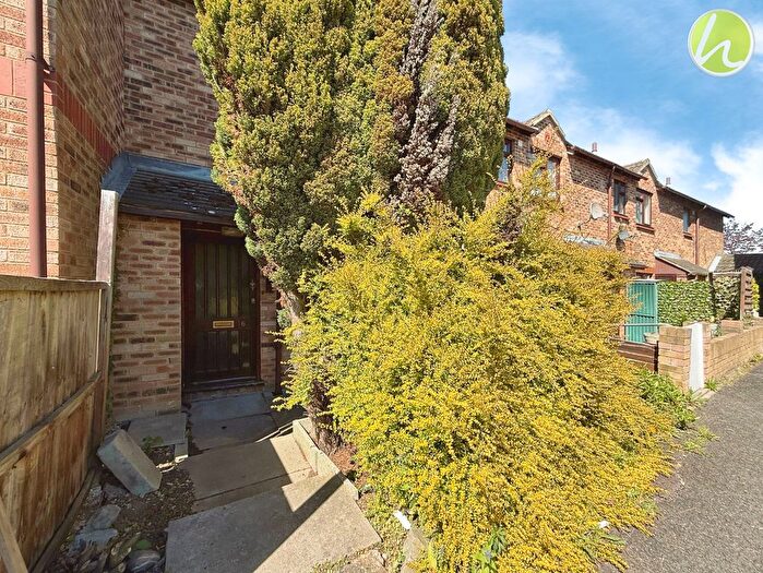 1 Bedroom Terraced House For Sale In St. Johns Way, Corringham, SS17