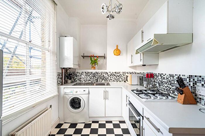1 Bedroom Flat To Rent In Crayford Road, Tufnell Park, London, N7