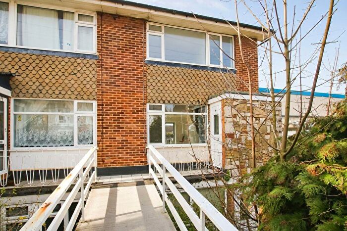 2 Bedroom Duplex For Sale In Chain-Free Split-Level Maisonette | Garage & Private Outside Space, EN11