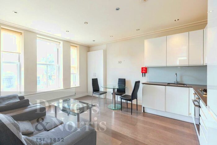 3 Bedroom Apartment To Rent In Holloway Road, Holloway, London, N7