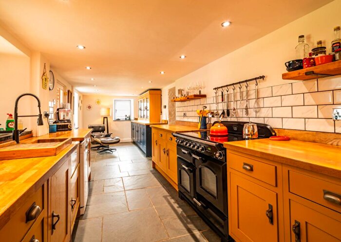 4 Bedroom Detached House For Sale In Blaenllanarth, Mydroilyn, Lampeter, SA48