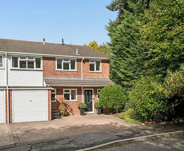 4 Bedroom End Of Terrace House For Sale In Royle Close, Chalfont St Peter, Buckinghamshire, SL9